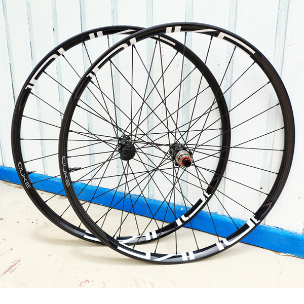 Ruedas Gravel DUKE 700 Carbono